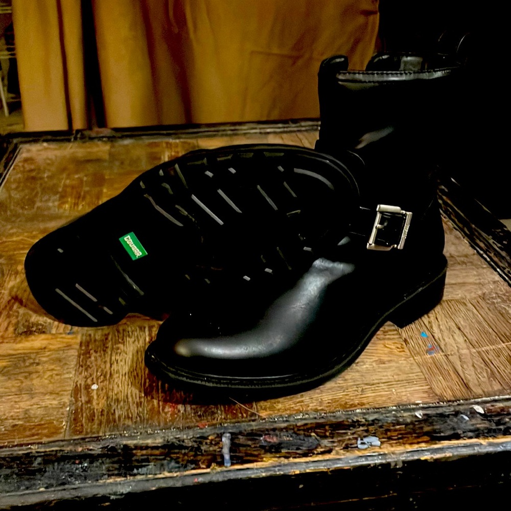 Woman’s brand new Cougar leather boots!